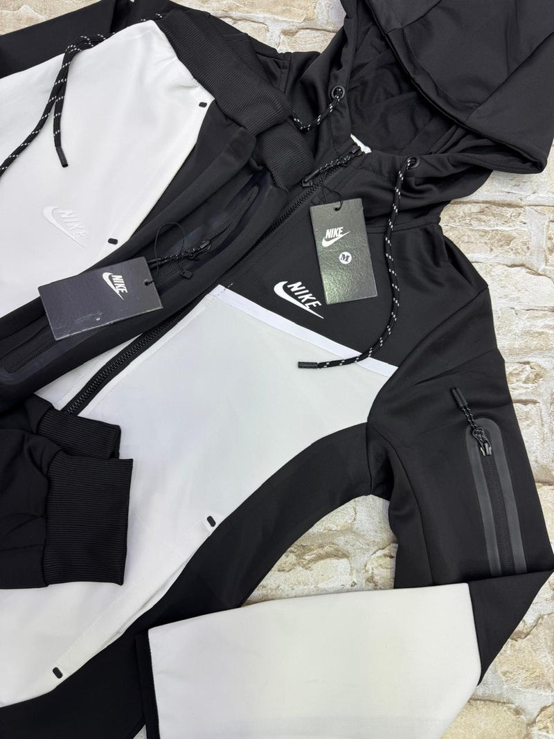 NIKE TECH FLEECE - PRETO/BRANCO