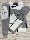 NIKE TECH FLEECE - CINZA/BRANCO